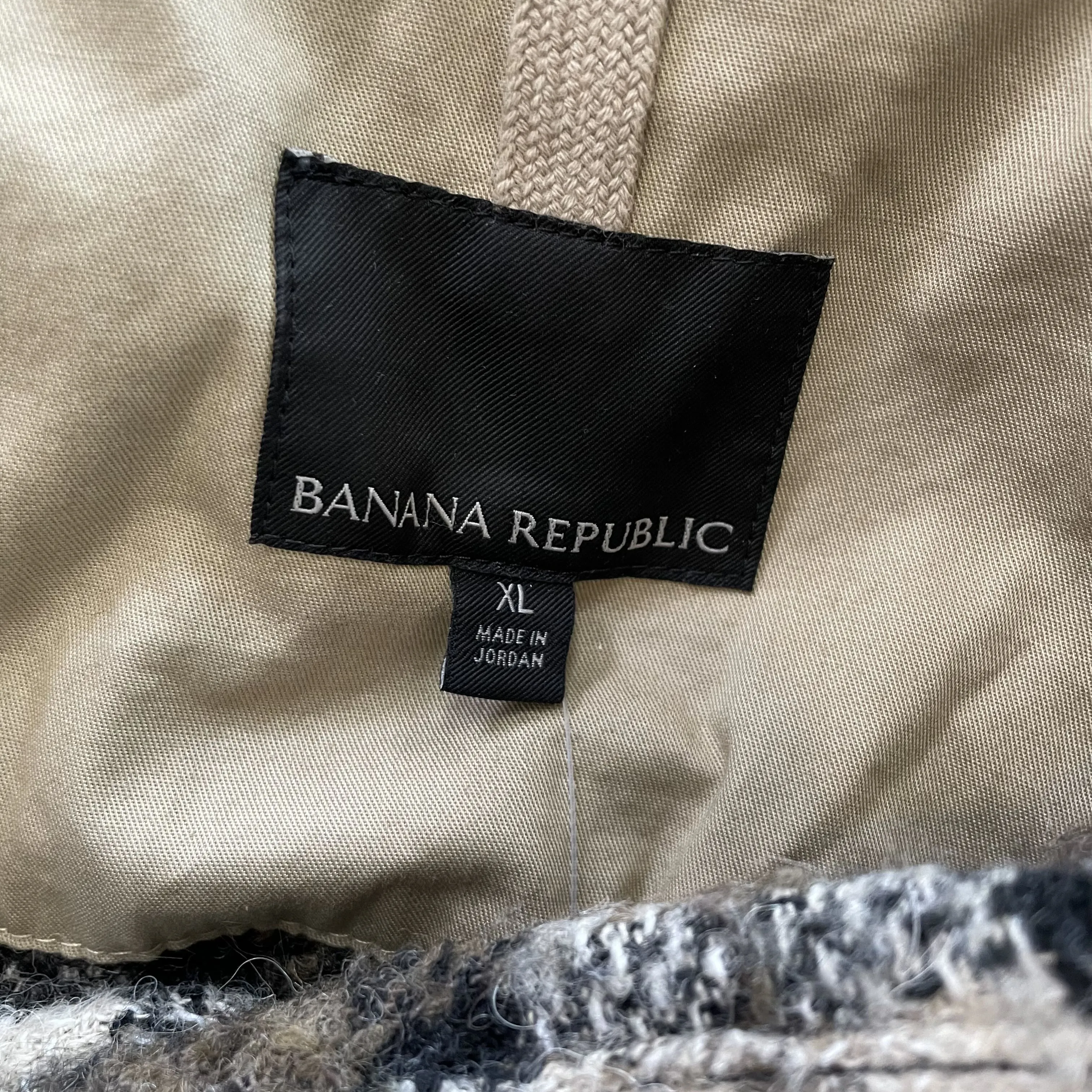 Banana Republic | Women's Cream, Black and Brown Plaid Button Down Shacket | Size: XL