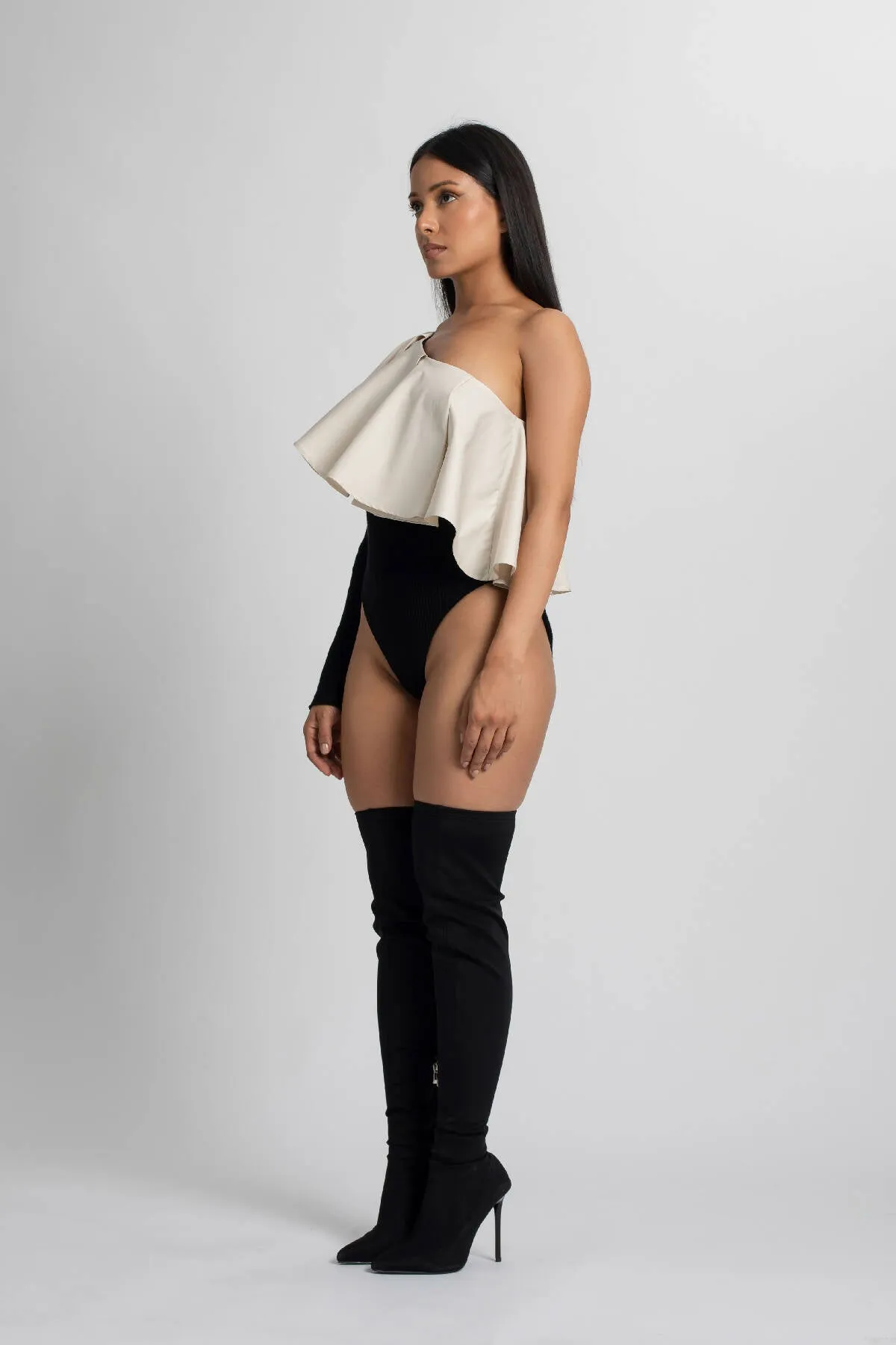 BICOLOR ONE-SHOULDER BODYSUIT WITH RUFFLE