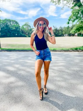 VNECK SEAMLESS BODYSUIT